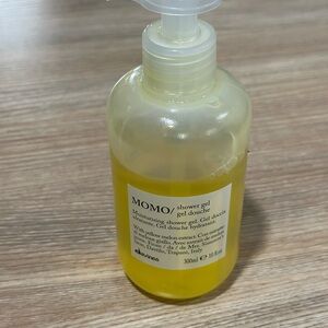 Davines MOMO Moisturizing Shower Gel - Vibrant Yellow